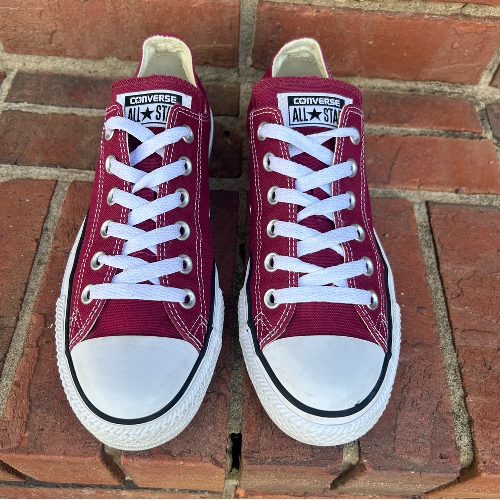 Converse Mens size 6 Women’s 8 Burgundy All Star Sneakers LIKE NEW!!